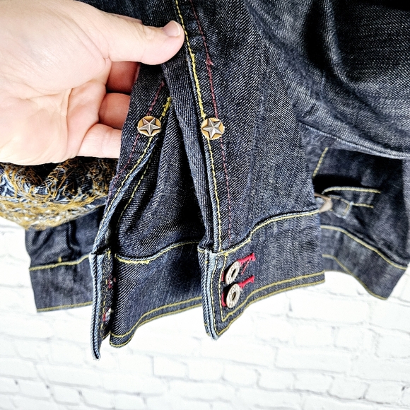 PEOPLE 4 PEACE | dark wash denim button up embroidered cropped jean jacket - Picture 5 of 8